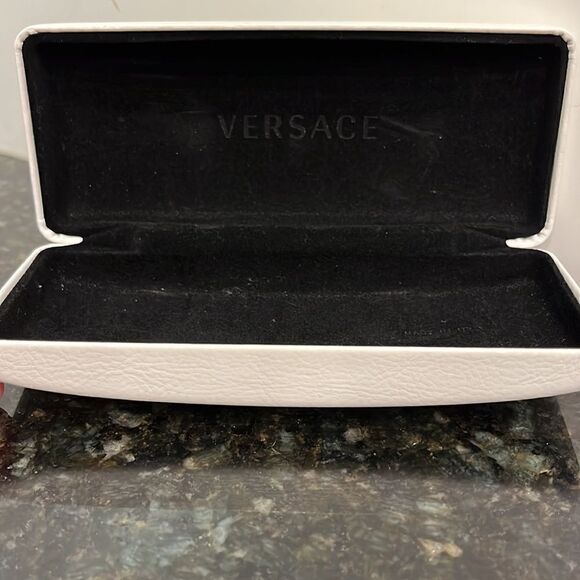 Versace. White/Gold Eye glass case. Designer Brand. - Picture 6 of 6